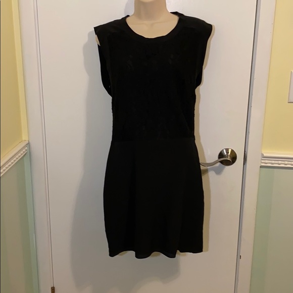 Aritzia - Wilfred little black dress lace & silk - Picture 13 of 14